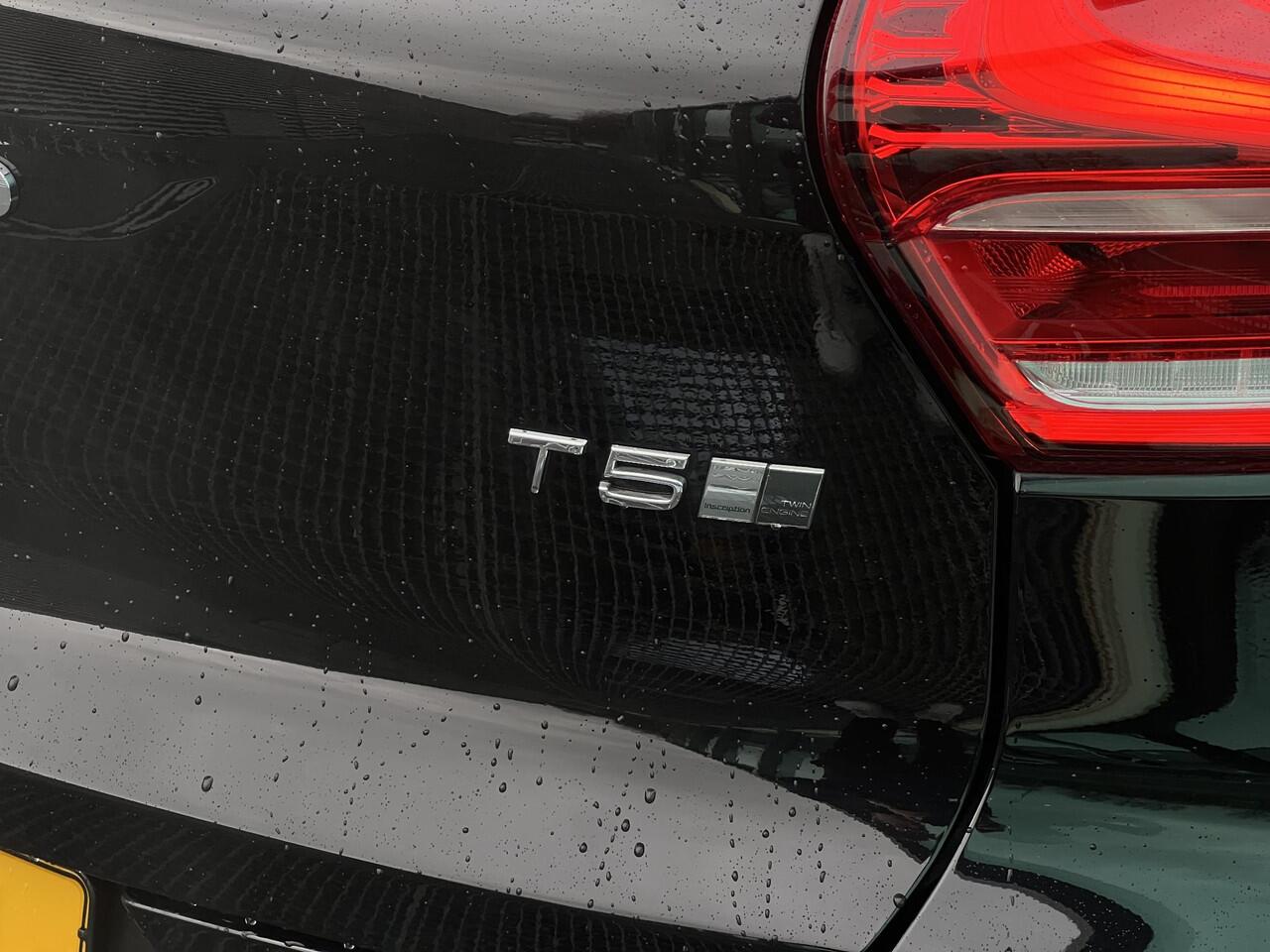 Volvo XC40 1.5 T5 Twin Engine Inscription lederen bekleding, Verwarmde stoelen, Panorama dak, Parkeer Camera, Apple Car Play-Android auto, Trekhaak semi elektrisch