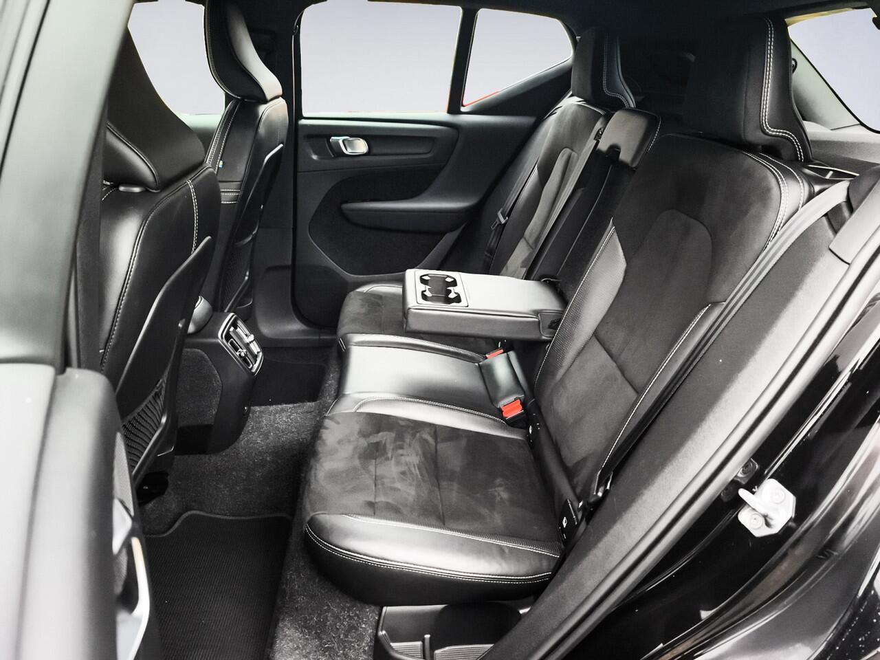 Volvo XC40 Recharge P8 AWD R-Design 3-Fase 1e-Eig. & Dealer-Onderh. BOVAG-Garantie. NL-Auto.