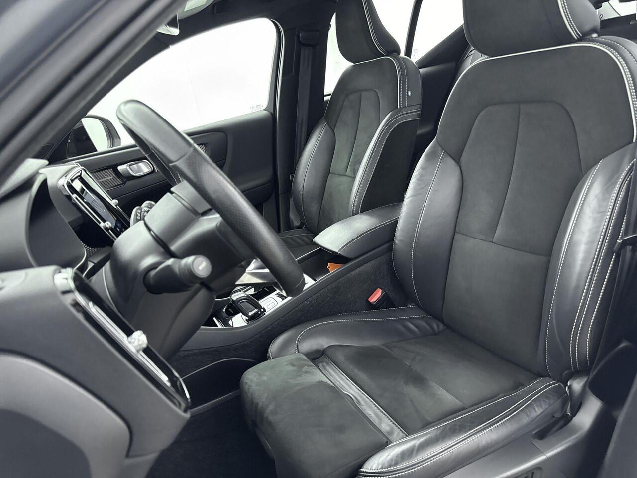 Volvo XC40 1.5 T5 Recharge R-Design Expression | Cruise Control | Elektronisch Climate Control | Elektrische Achterklep | Harman/Kardon | Half-Leder/Alcantara | Memory Stoelen | Stoel- en Stuurverwarming | Voorruitverwarming | Panorama/Schuif- Kanteldak | Trekhaak |