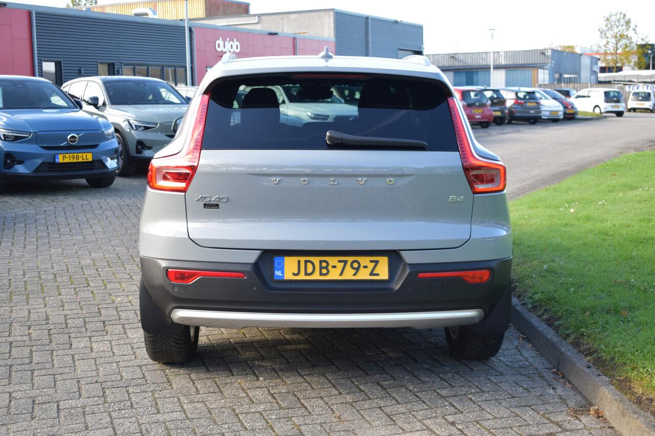 Volvo XC40 B4 211PK Automaat Core | ACC | 20"LMV | Trekhaak | BLIS | Camera | Stoelverwarming | Stuurverwarming |