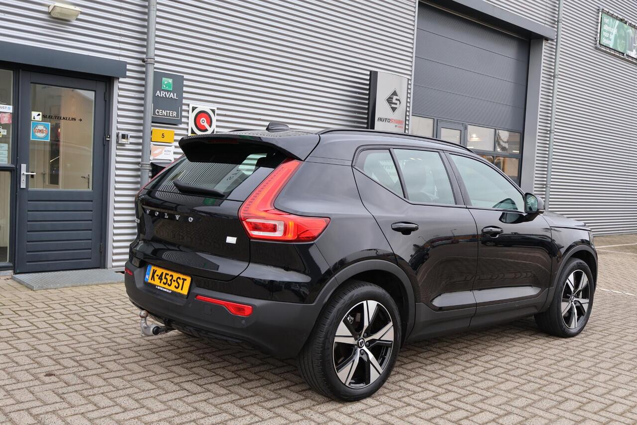 Volvo XC40 Recharge P8 AWD R-Design 1e Eigenaar | Volledig Onderh | BTW | NL-Auto | Trekhaak | Elek Stoel+memory | Elek Klep | Camera | Leder | 1 Kabel | Winterpack | Ad Cruise | Climate | Navi |