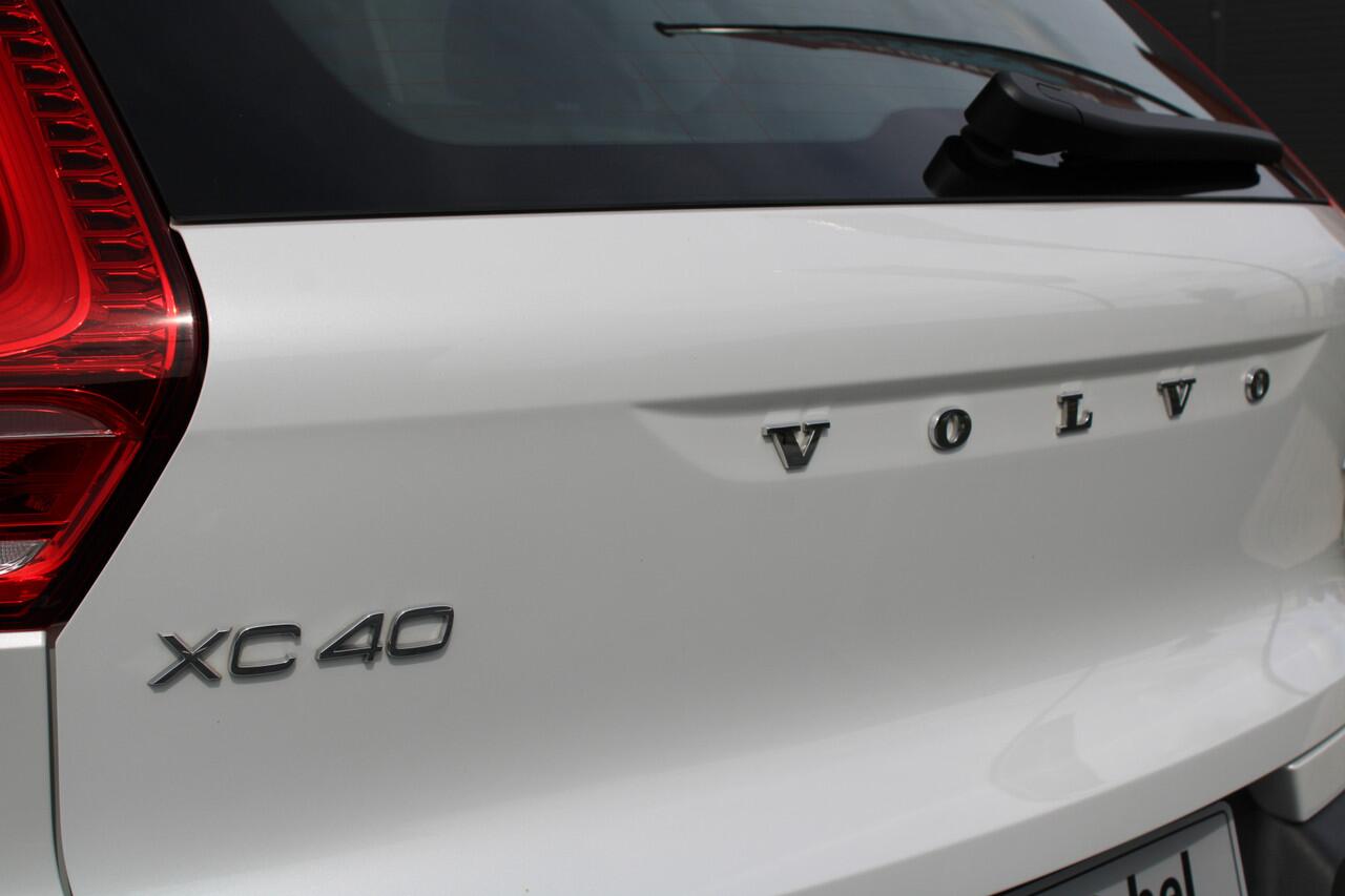 Volvo XC40 1.5 T4 Plug-in hybrid Plus Dark - Navi - Camera - Stoel-stuurverwarming - Memory - Leder - 19" LM velgen - Rijklaar