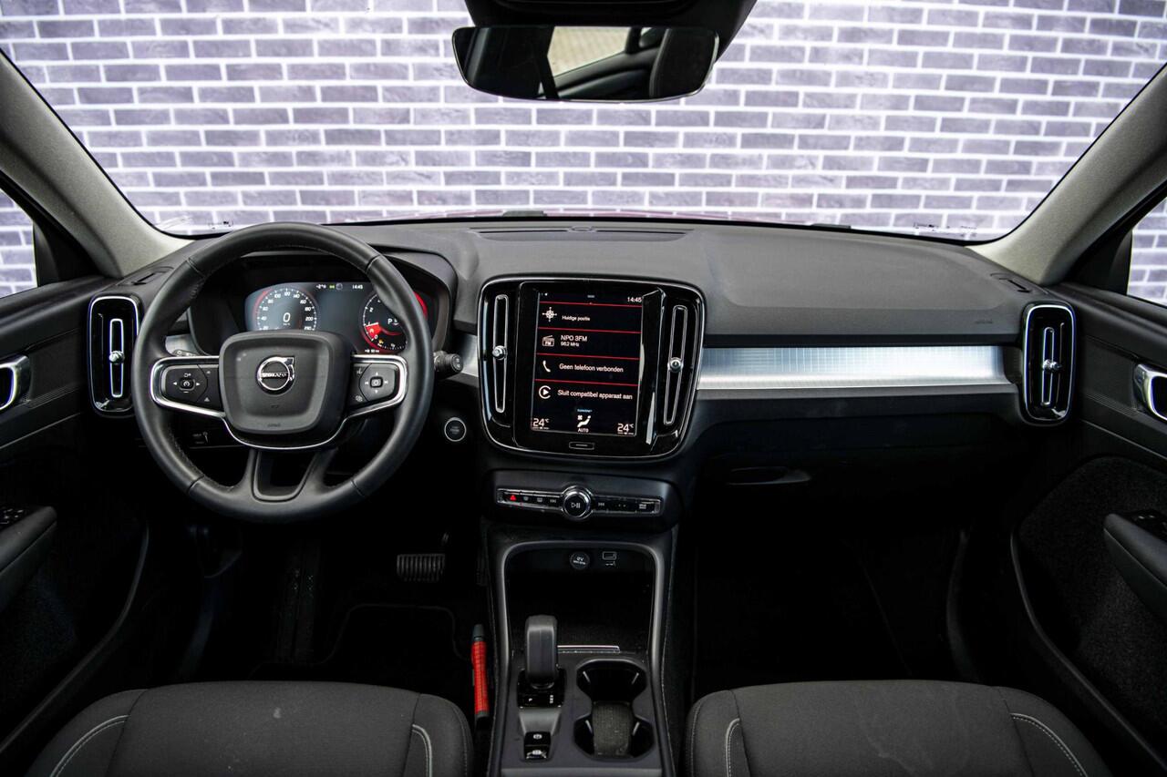 Volvo XC40 1.5 T2 Momentum | Trekhaak | Navigatie | Climate control | 18" velgen | Apple Carplay / Android Auto | Cruise control | LED koplampen |