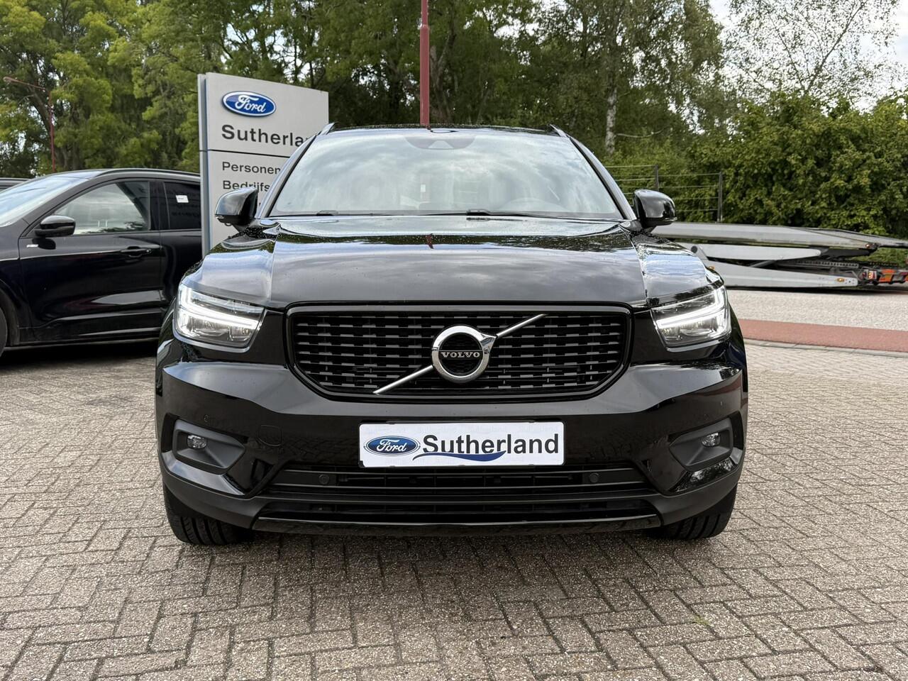 Volvo XC40 1.5 T4 Recharge R-Design 210pk | Parking pack | Draadloos opladen | PHEV | 1.800kg Trekgewicht