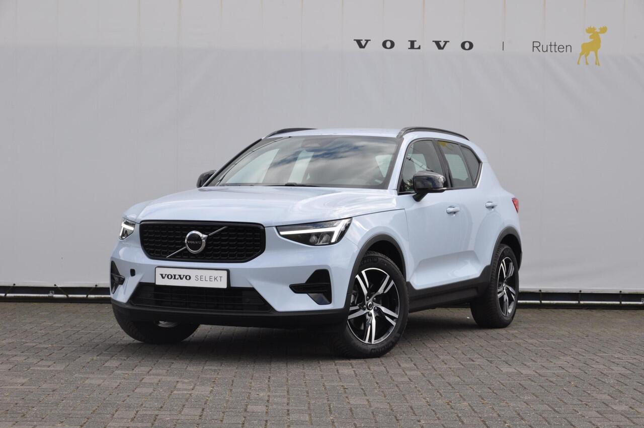 Volvo XC40 B4 211PK Automaat Plus Dark / Pilot assist / Semi-elektrisch inklapbare trekhaak / Google Services / Adaptive cruise control / Achteruitrij camera / Harman Kardon audio / Elektrisch bedienbare voorstoelen /