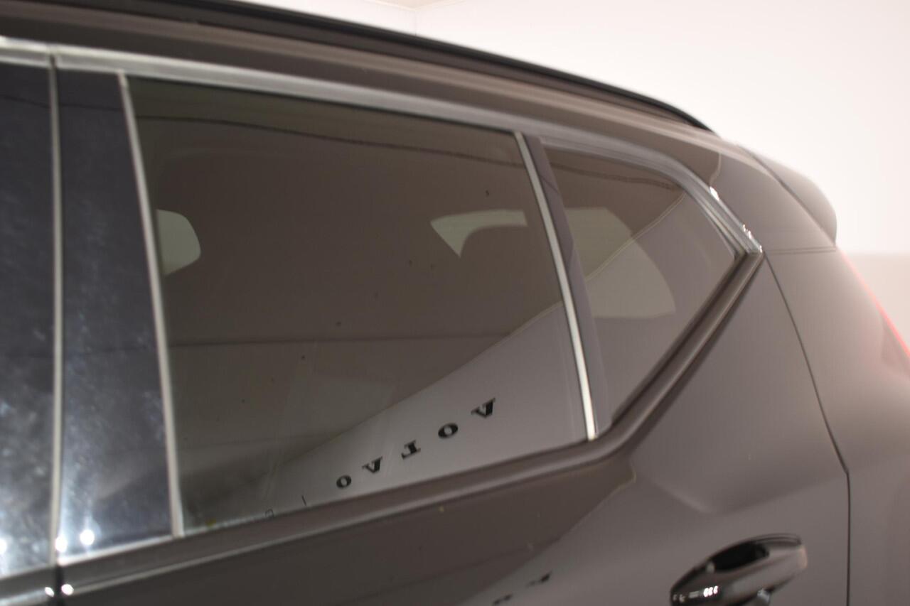 Volvo XC40 T2 129PK Automaat R-Design / Navigatie / Parkeersensoren / Adaptieve Cruise control / R-Design leder-Nubuck bekl. / Dodehoeksensor / Extra getint glas / All season banden