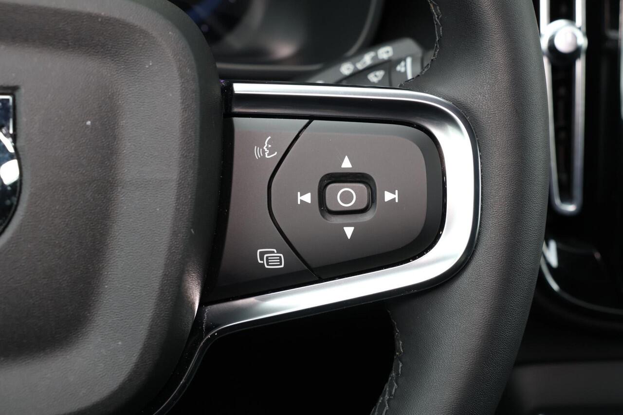 Volvo XC40 Recharge Twin Ultimate 78 kWh - Panorama/schuifdak - IntelliSafe Assist & Surround - 360º Camera - Verwarmde voorstoelen, stuur & achterbank - Parkeersensoren voor & achter - Elektr. bedienb. voorstoelen met geheugen links - Draadloze tel. lader - Warmtep