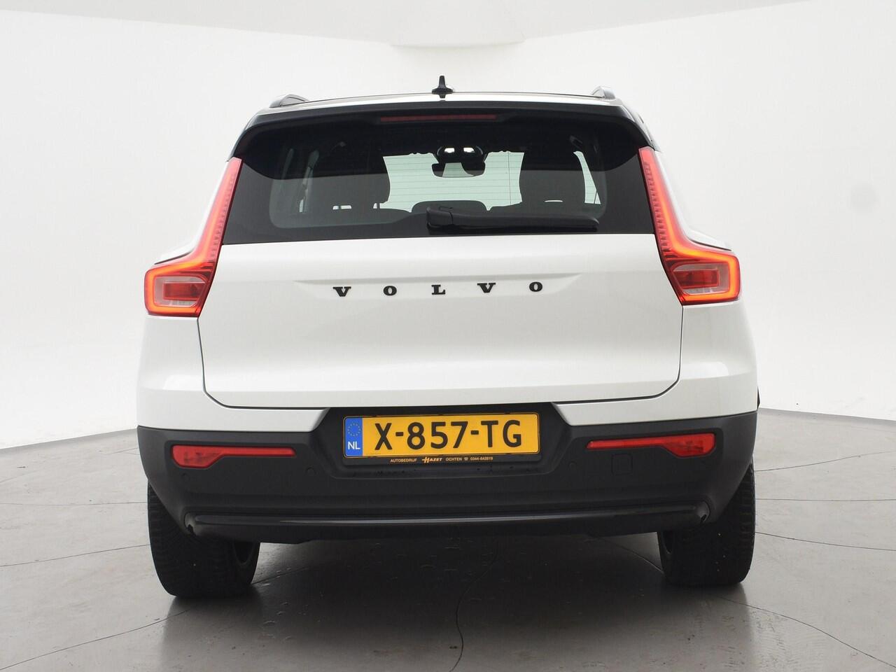 Volvo XC40 238 PK SINGLE MOTOR PLUS 69 kWh + ELEK. TREKHAAK | ACC | 19 INCH | CAMERA