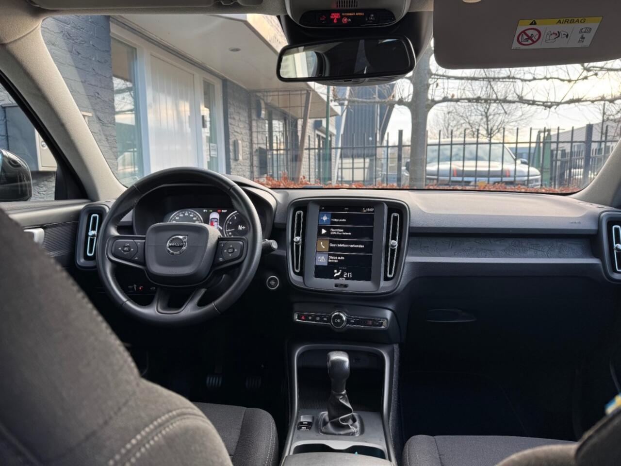 Volvo XC40 1.5 T3 Momentum 163pk + Camera + Led + Navi +Pdc - 2020