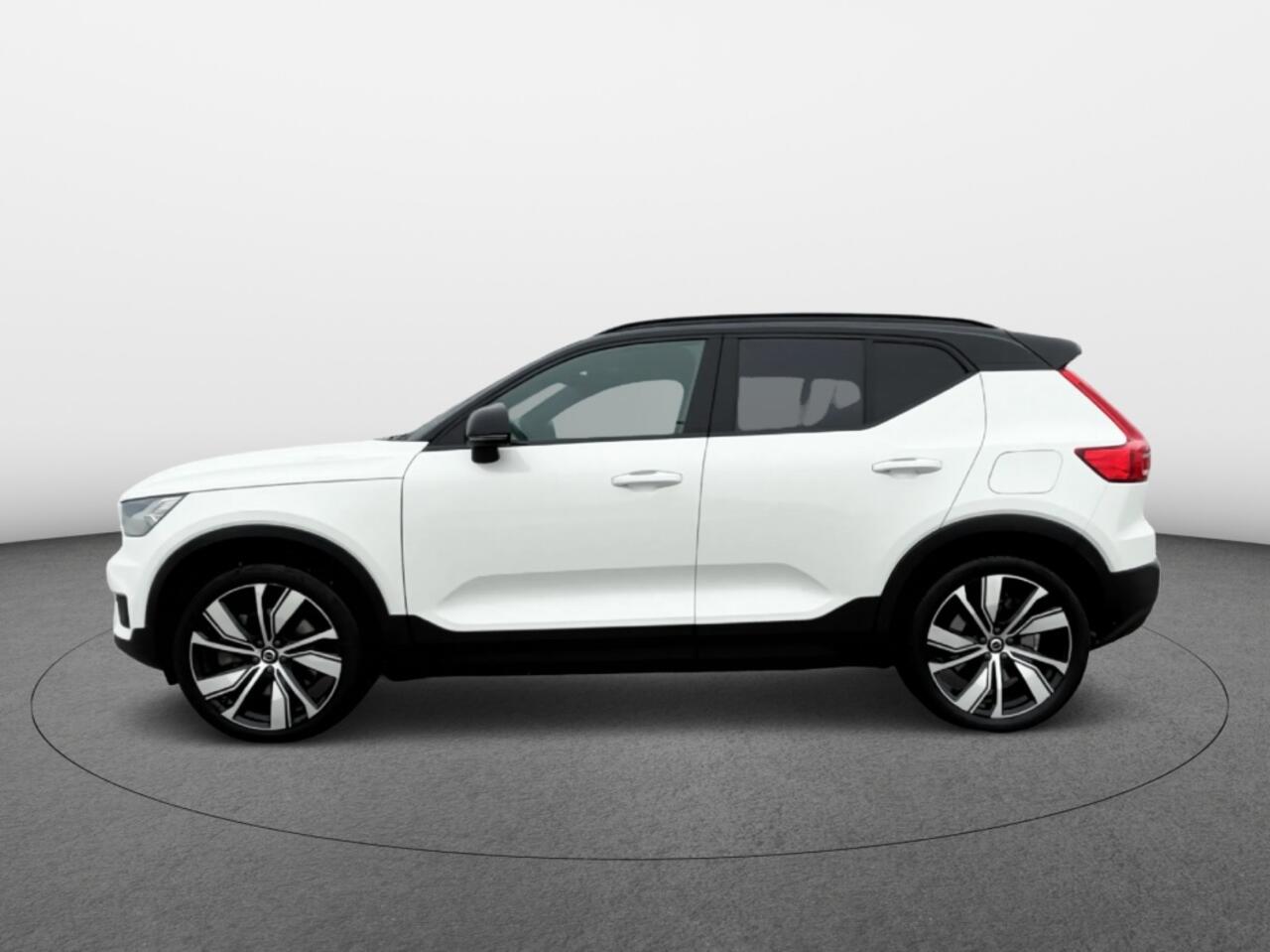 Volvo XC40 Recharge P8 AWD R-Design 409Pk | Trekhaak | Stoelverwarming