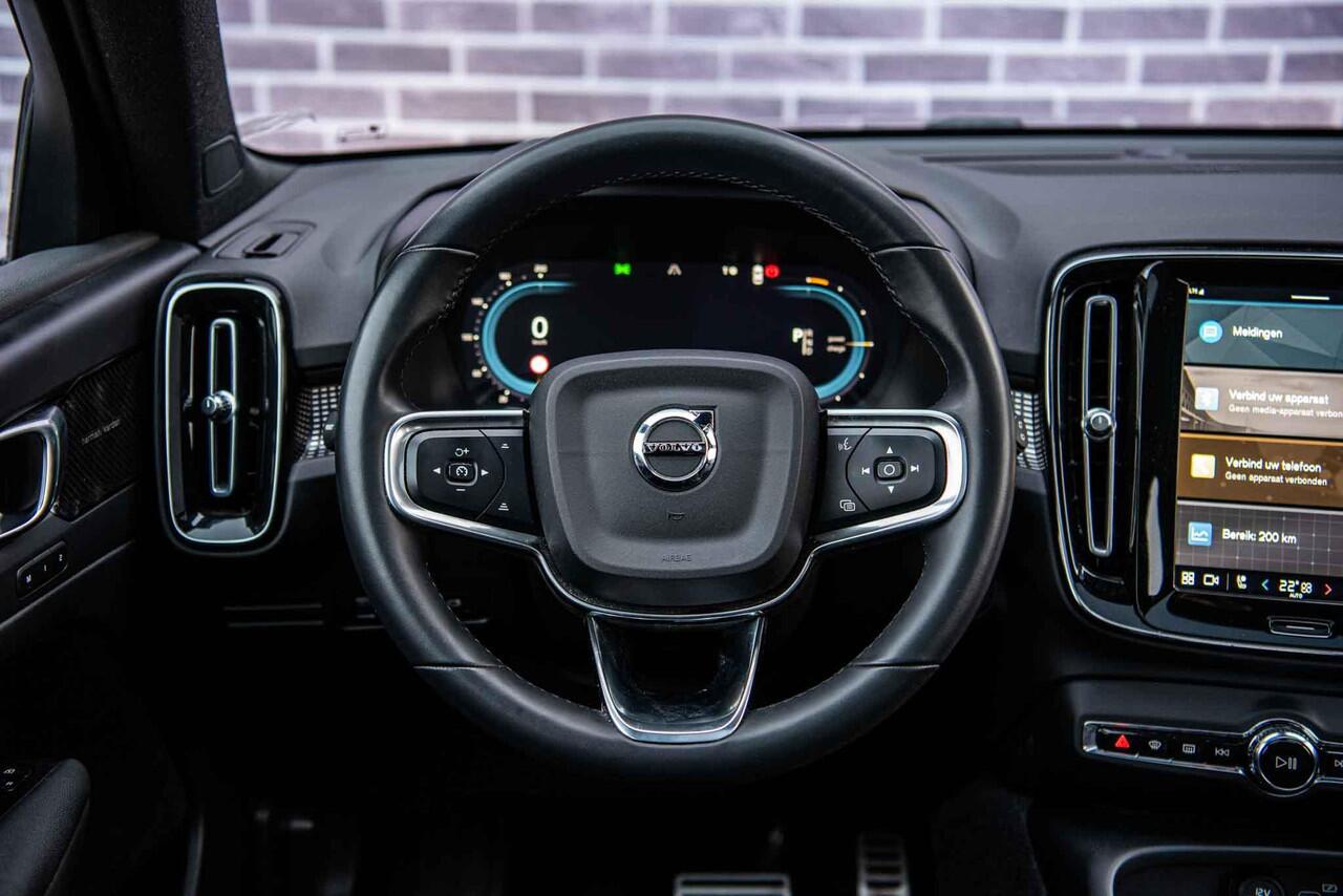 Volvo XC40 Recharge Twin Pro | Power Seats | Trekhaak | Panoramadak | 360 Camera | Harman Kardon | Adaptieve Cruise Control |