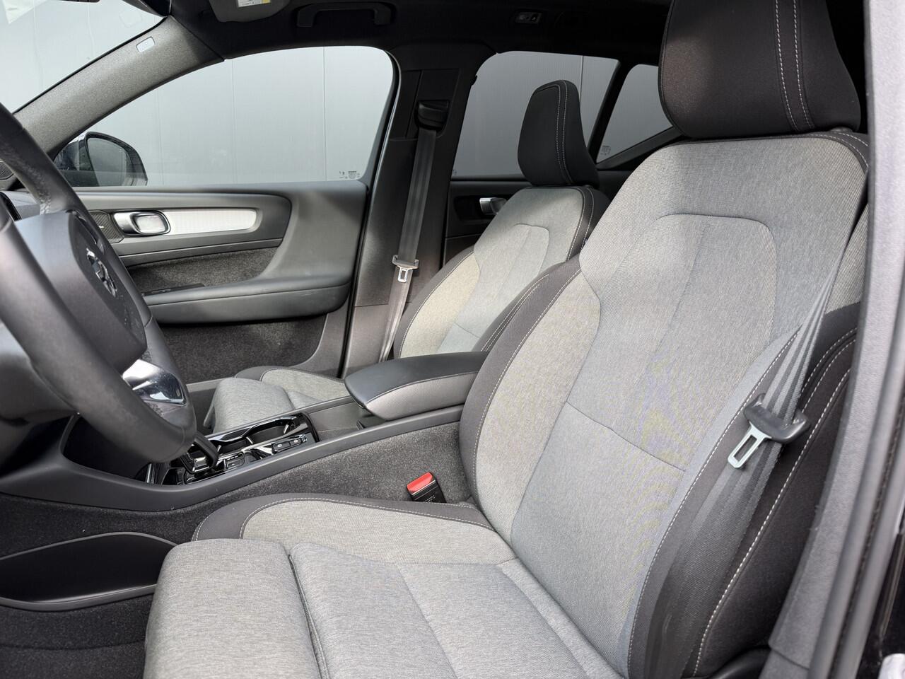 Volvo XC40 1.5 T4 Plug-in hybrid Plus Dark Panorama dak | Getint glas | Stoel en Stuurverwarming