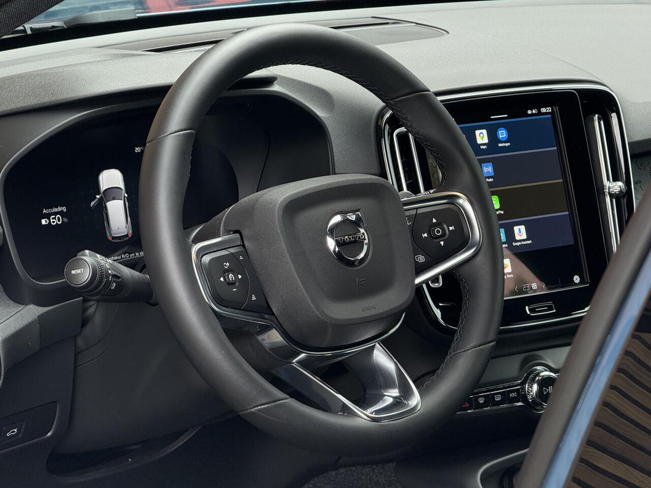 Volvo XC40 Recharge Core 70 kWh Navi / Camera / Clima / All season banden