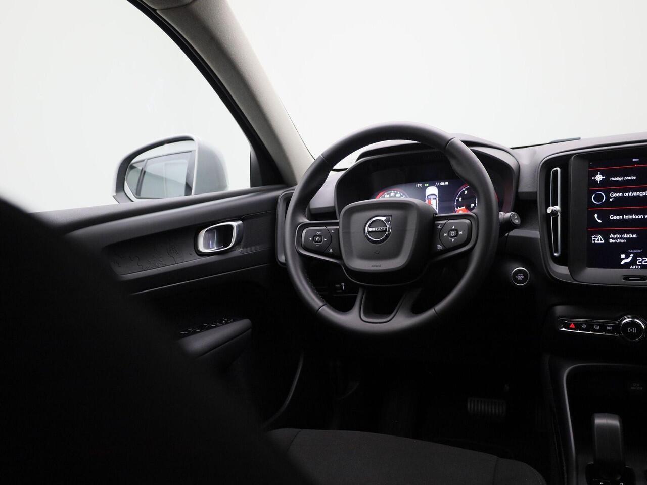 Volvo XC40 T2 Momentum Core | Navigatie | Camera | Apple Carplay/Android Auto
