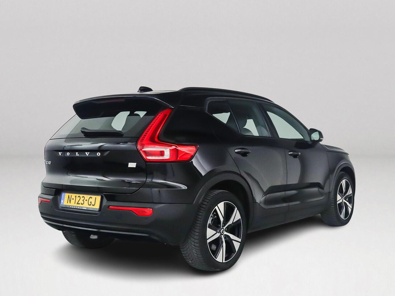 Volvo XC40 Recharge Twin Pro | Panoramadak | 360° camera | Harman Kardon | Stoel- en Stuurverwarming | Trekhaak
