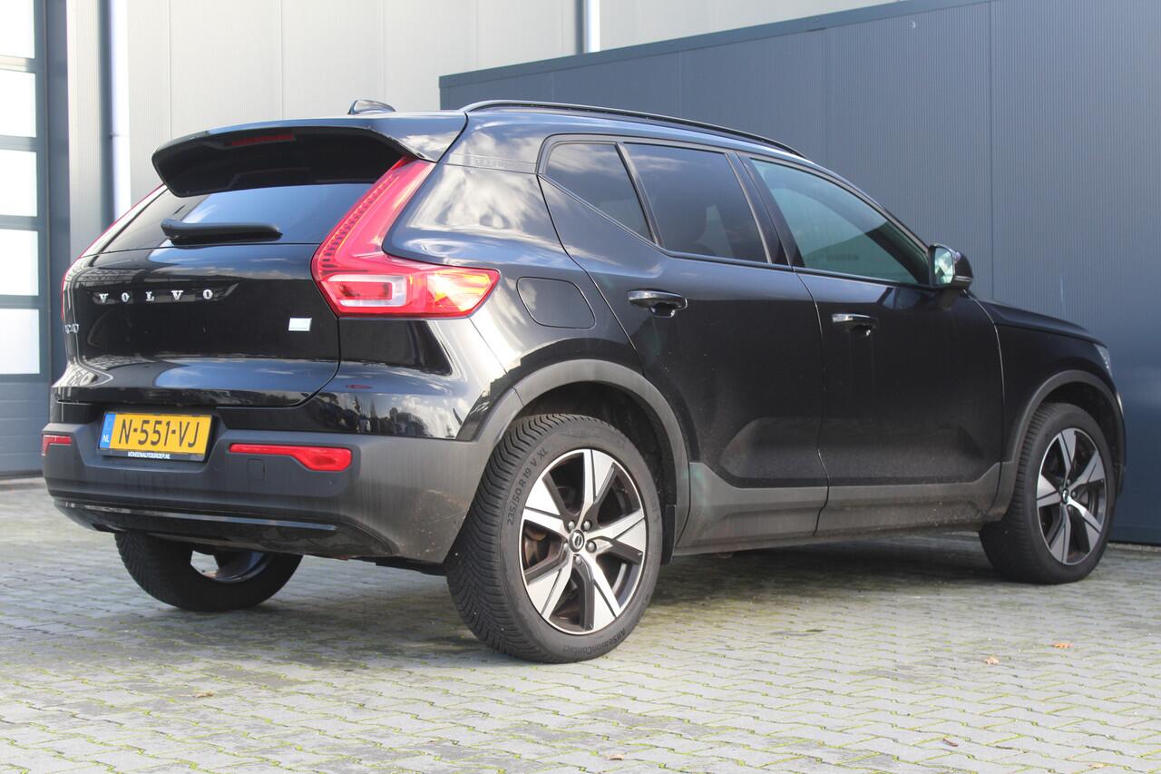 Volvo XC40 1.5 T4 Recharge R-Design | Incl. 12 maanden garantie | Harman/Kardon audio | Schuif/kantel dak | Apple carplay/Android auto | Stuurwiel verwarming | Voorstoelen verwarmd | DAB | Navigatie | Lichtmetalen velgen | Climate control | Zwart dakhemel