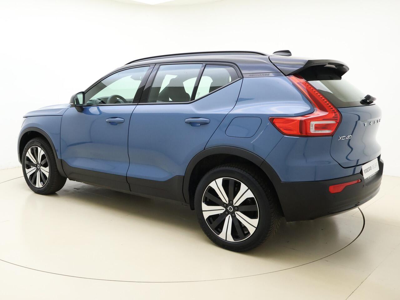 Volvo XC40 Recharge Core / El. Trekhaak / Metallic Lak / Zitting Verlenging / 19'' + All Season banden / PDC + Camera / Lane Keeping Aid /