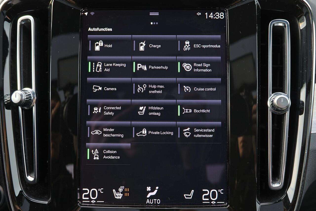 Volvo XC40 T5 Recharge Plus Dark - Panorama/schuifdak - IntelliSafe Assist - Harman/Kardon audio - Parkeercamera achter - Parkeersensoren voor & achter - Elektr. bedienb. voorstoelen met geheugen links - Draadloze tel. lader - Extra getint glas - 19' LMV