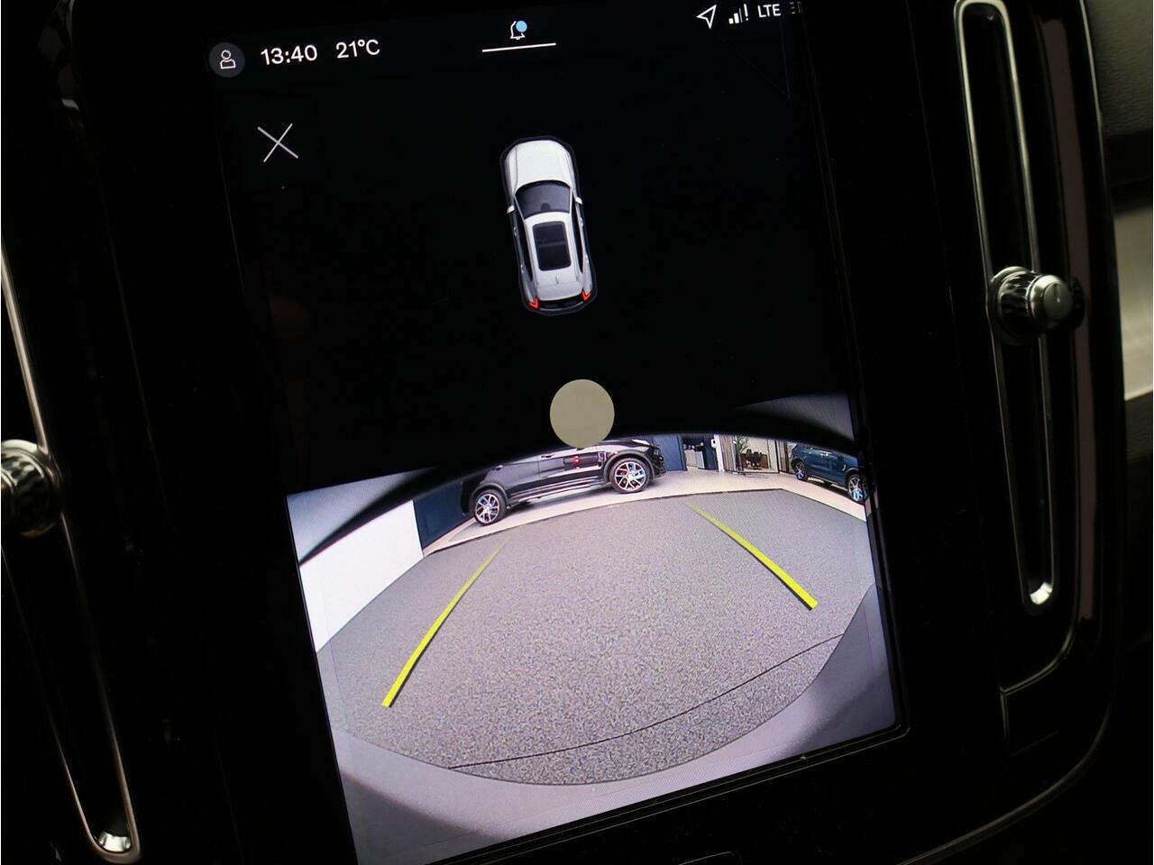 Volvo XC40 2.0 B3 Business Edition / Harman Kardon / Stoel+Stuurverwarming / Adaptive Cruise / Getint Glas / Keyless / BLIS / Pilot Assist / Parkeercamera /