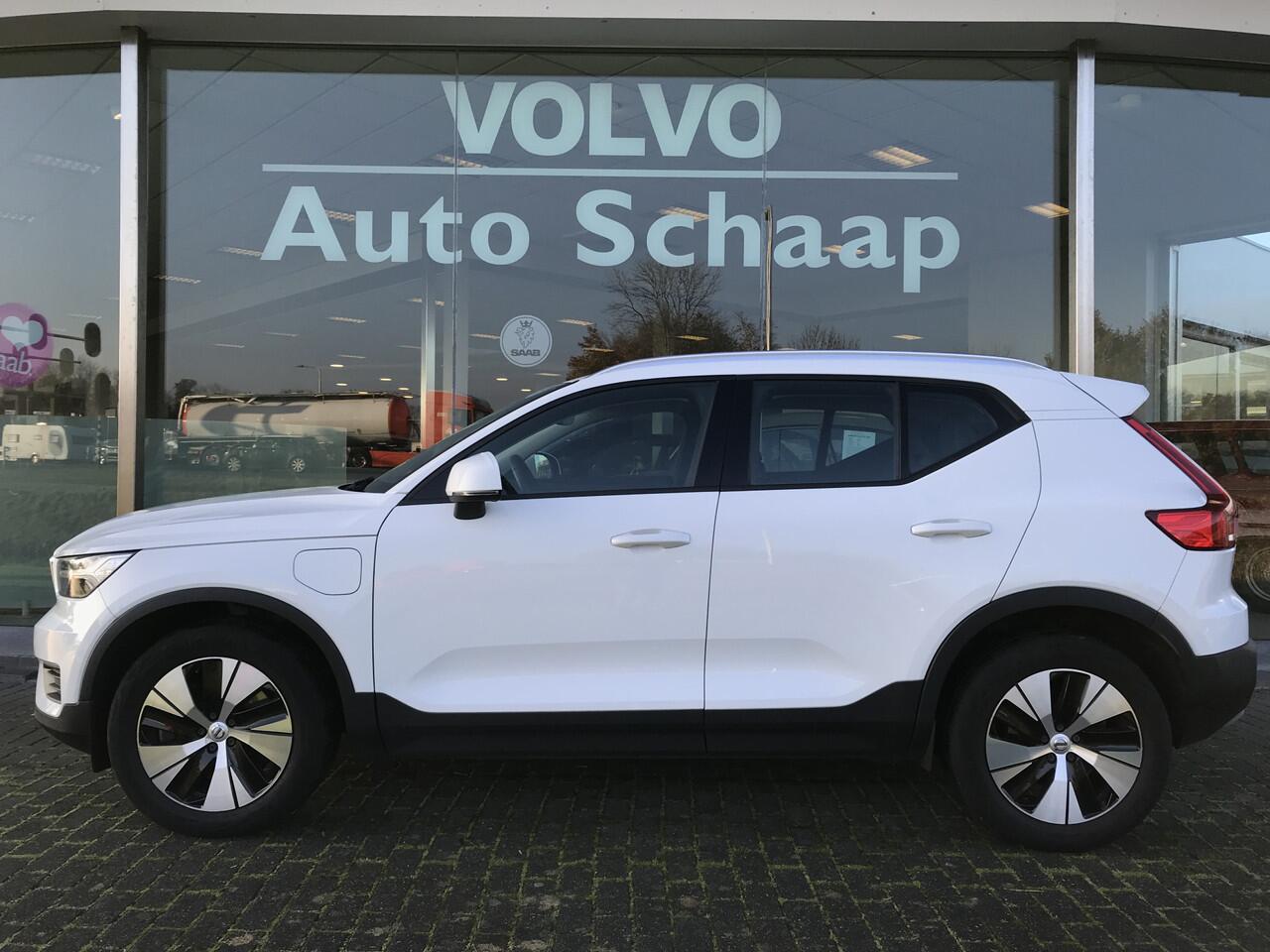 Volvo XC40 1.5 T5 Twin Engine Momentum Pro Automaat | Rijklaar incl 12 mnd Bovag | Roofrails Automatisch dimmende spiegels Carplay