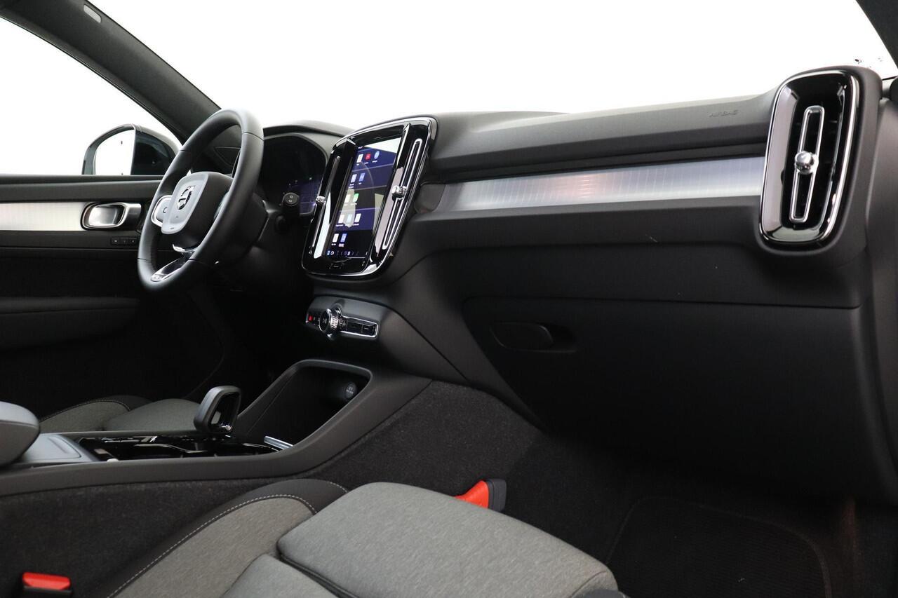 Volvo XC40 B4 (M-HYBRID) PLUS DARK -CAMERA|ADAP.CRUISE|VERW.VOORRUIT|TREKHAAK|HARMAN/KARDON
