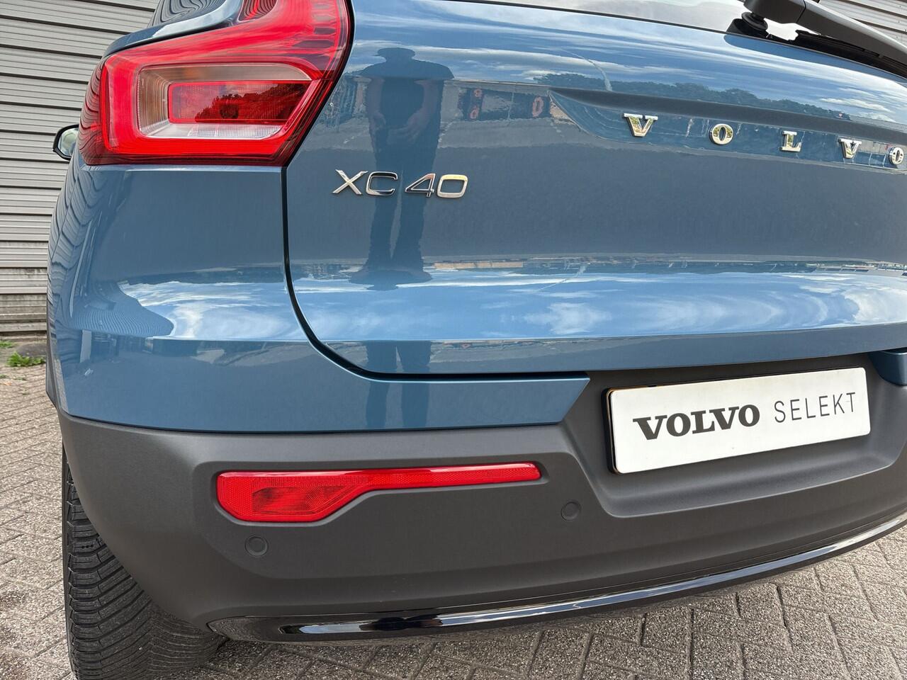 Volvo XC40 Extended Range Plus 82 kWh / Trekhaak / Achteruitrijcamera / Dodehoekdetectie / Stoelverwarming /