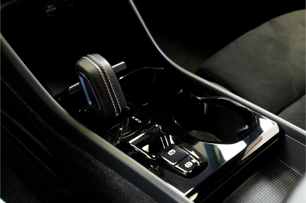 Volvo XC40 1.5 T4 155kW/211pk DCT7 Recharge R-Design PANORAMADAK + HARMAN/KARDON + LEER/ALCANTARA + EL.STOEL MET MEMORY + STOEL-&STUURVERWARMING + ADAPT.CRUISE + LANE ASSIST + NAVI SENSUS + KEYLESS ENTRY&GO + CAMERA + PARKSENSOREN V&A + 19" LM-VELGEN!!