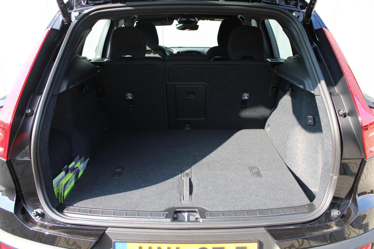 Volvo XC40 B4 Plus Dark | El. Bestuurders stoel | Trekhaak | Harman Kardon