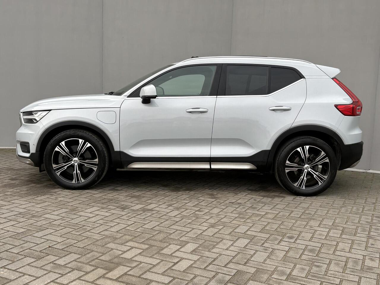 Volvo XC40 1.5 T5 Recharge Business Pro / Plug-in Hybrid / SOH 91,7% / Schuif-/Kanteldak / Achteruitrijcamera / Stoel-/Stuurverwarming / Harman Kardon Audio / Elektrische Achterklep /