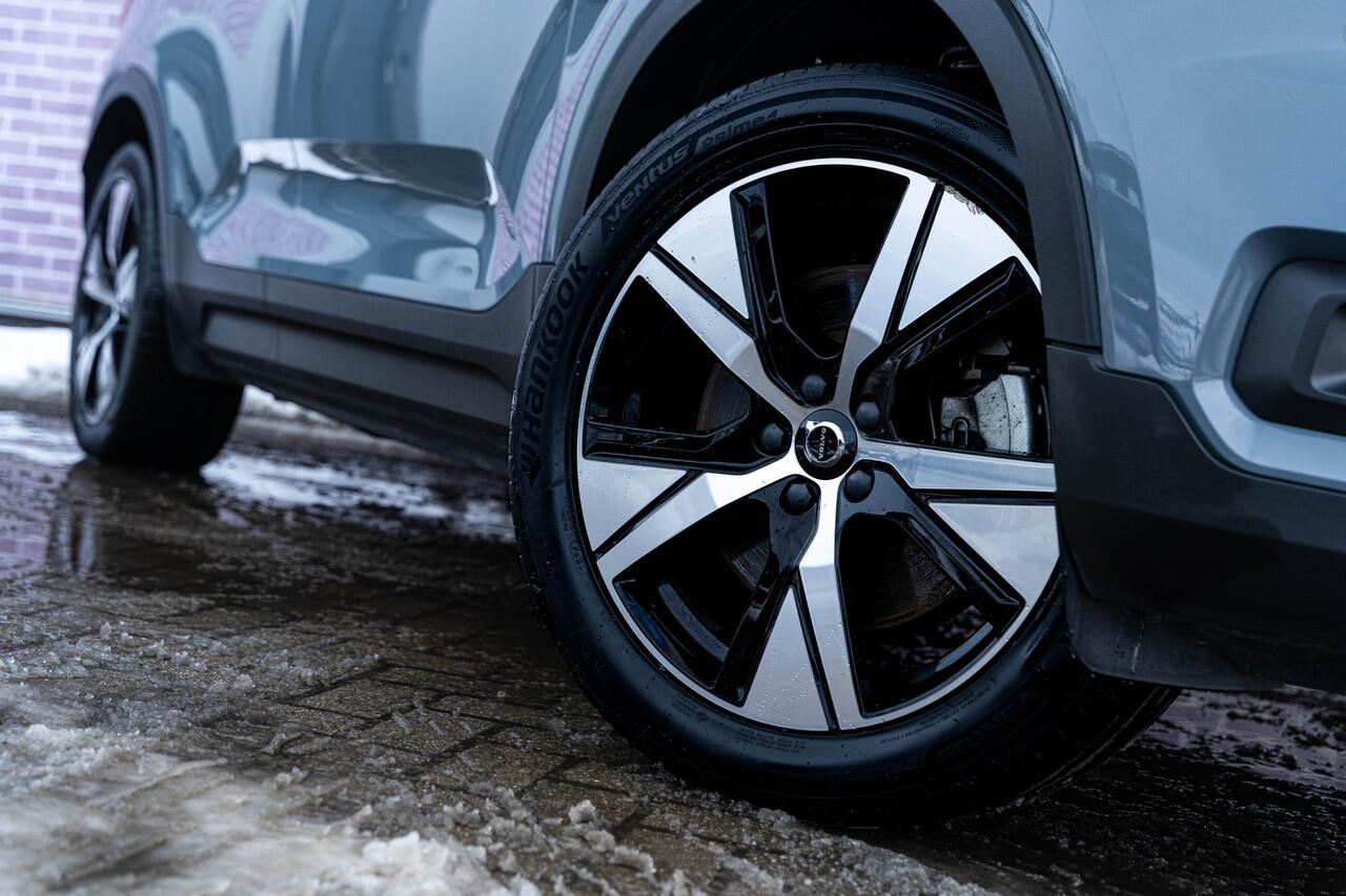 Volvo XC40 Recharge P8 AWD R-Design | Schuif-/Kanteldak | Stoel-/Stuurverwarming | Getint glas | Dodehoekdetectie | Adaptive Cruise Control | Parkeercamera | Keyless entry |