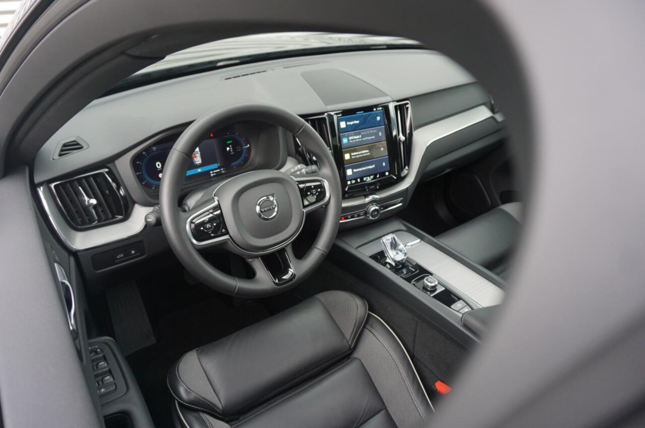 Volvo XC60 350PK T6 AWD Black Edition TREKHAAK | 360° CAMERA | SCHUIFDAK!