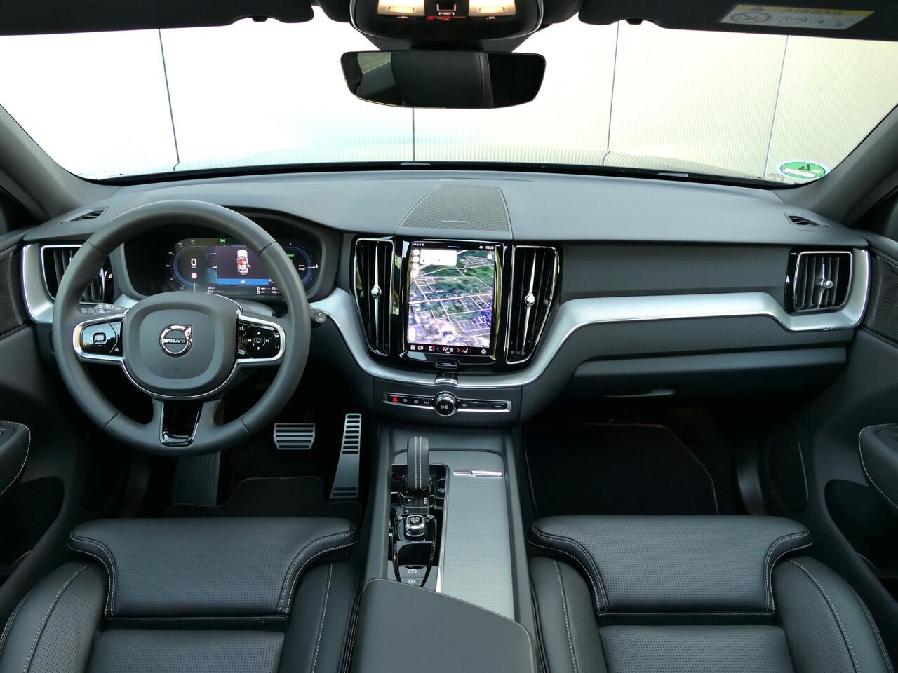 Volvo XC60 2.0 T8 Plug-in hybrid AWD Plus Dark 12 MND garantie / Panoramadak / Harman/Kardon /