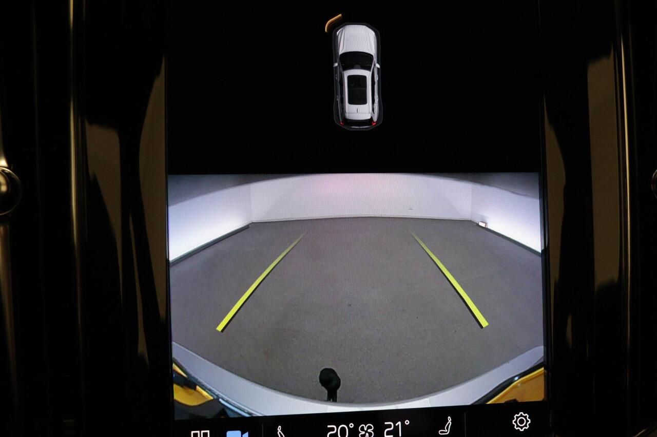 Volvo XC60 B4 Ultimate Dark | TREKHAAK | LEDER | STOELVERWARMING | DAB | APPLE