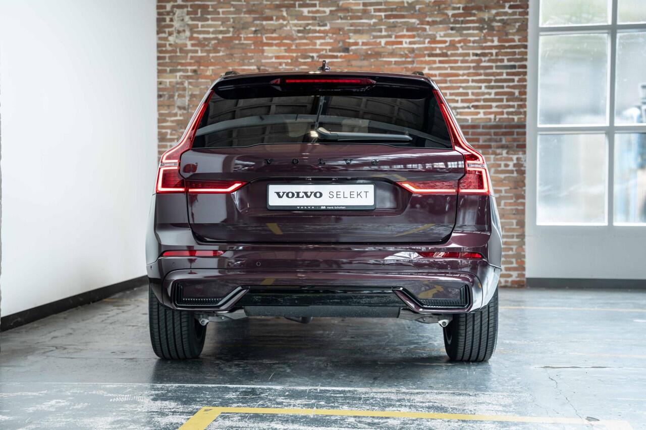 Volvo XC60 T6 Plug-in hybrid AWD Plus Dark | Panoramadak | Head-up display | Long range | Premium audio by Harman Kardon | 360° parkeercamera | Verwarmbare voorstoelen, achterbank en stuurwiel | Parkeersensoren voor + achter | Google infotainment | Parkeerverwarmin