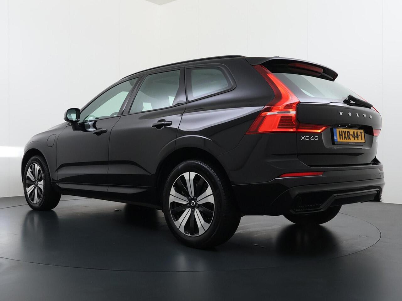 Volvo XC60 2.0 T6 Plug-in hybrid AWD Plus Dark R-Design Trekhaak/Panodak/Camera etc.