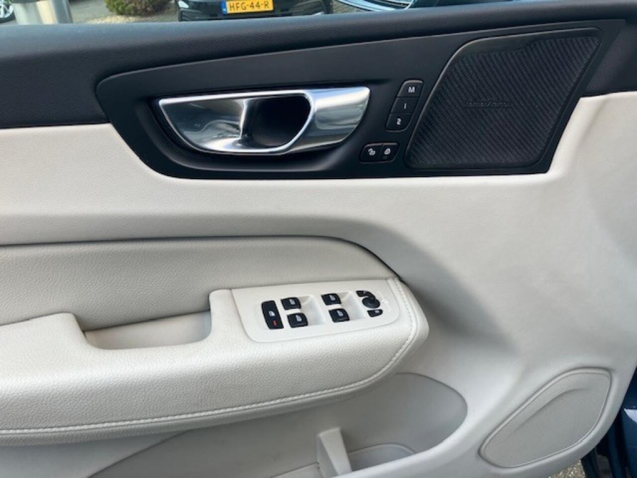 Volvo XC60 2.0 Recharge T6 AWD Inscription - Pan dak - leer - stoel/stuurv