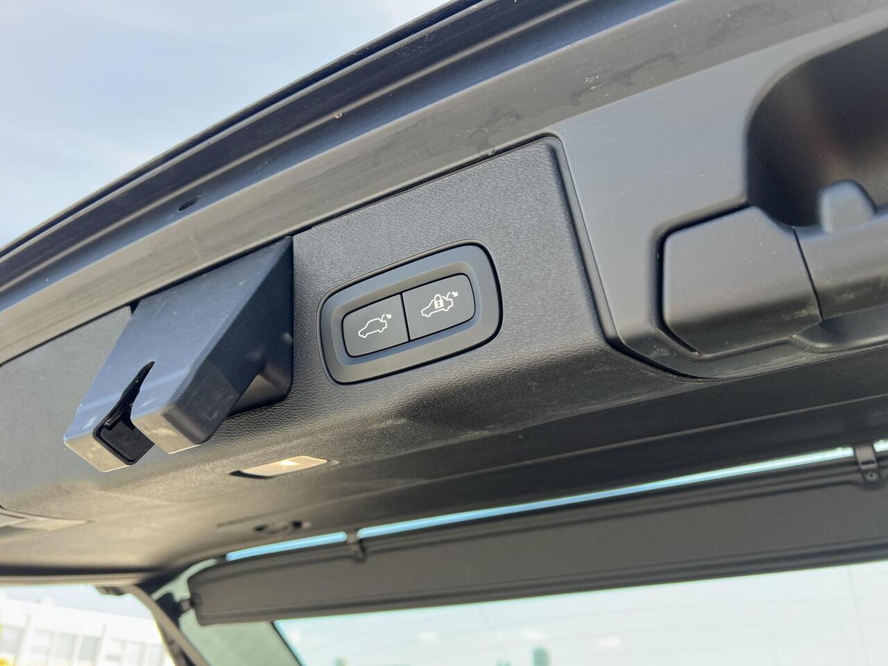 Volvo XC60 2.0 T8 Plug-in hybrid AWD Inscription Zuid | 455pk | Parking Pack | Stoelverwarming | 2.250kg Trekgewicht