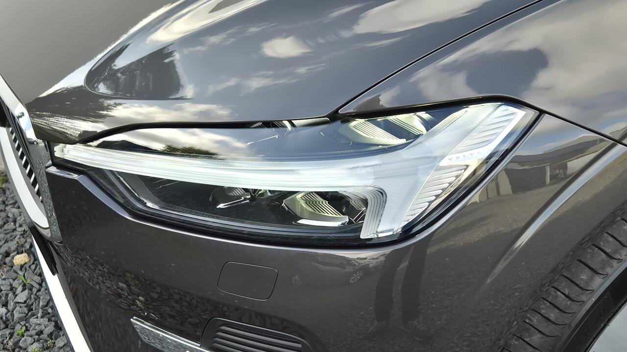 Volvo XC60 2.0 T6 PheV AWD Ultra Bright 20" Wielen - Panoramadak - Lighting - Head up - B&W Audio - 360 Cam - Alarm - Climate - Privacy Glass - RC20 Interieur - Massage stoelen - Donkere hemel