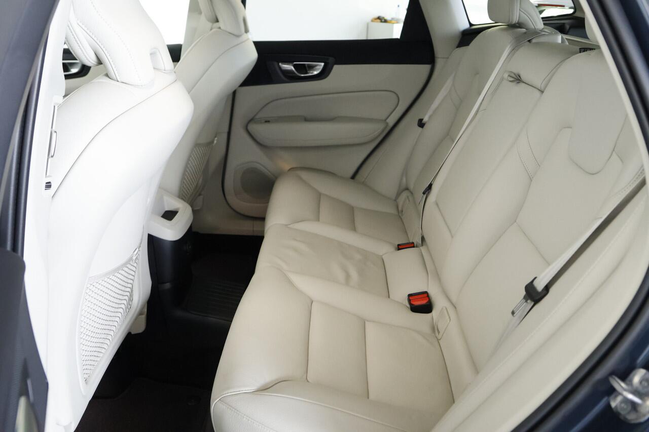 Volvo XC60 2.0 T8 Plug-in hybrid AWD Plus Bright / Opendak / H&K / HUD / Pilot assist / Cam