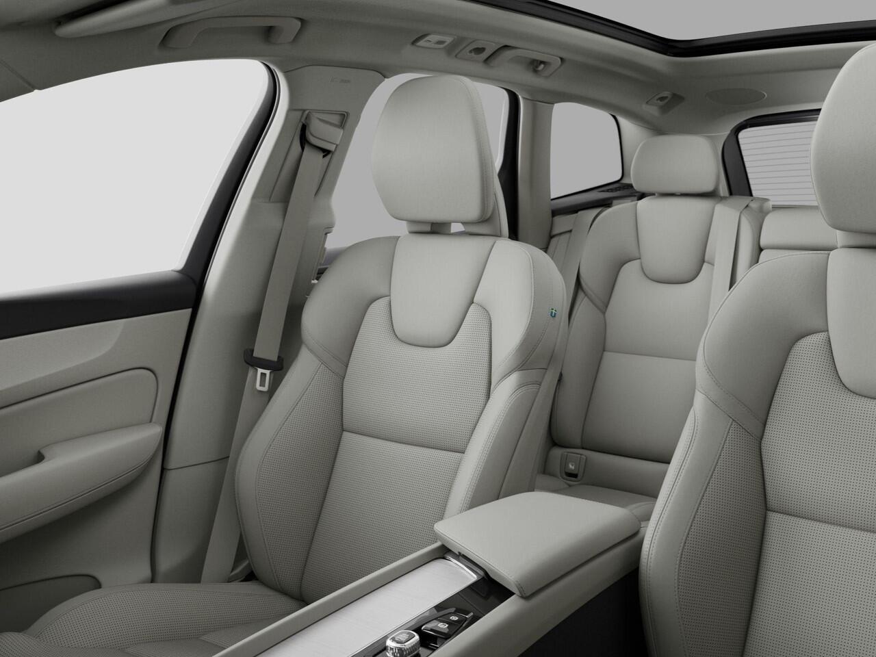 Volvo XC60 T6 Plug-in hybrid AWD Plus | Premium pack | Panoramadak | HUD | Geventileerd leer |