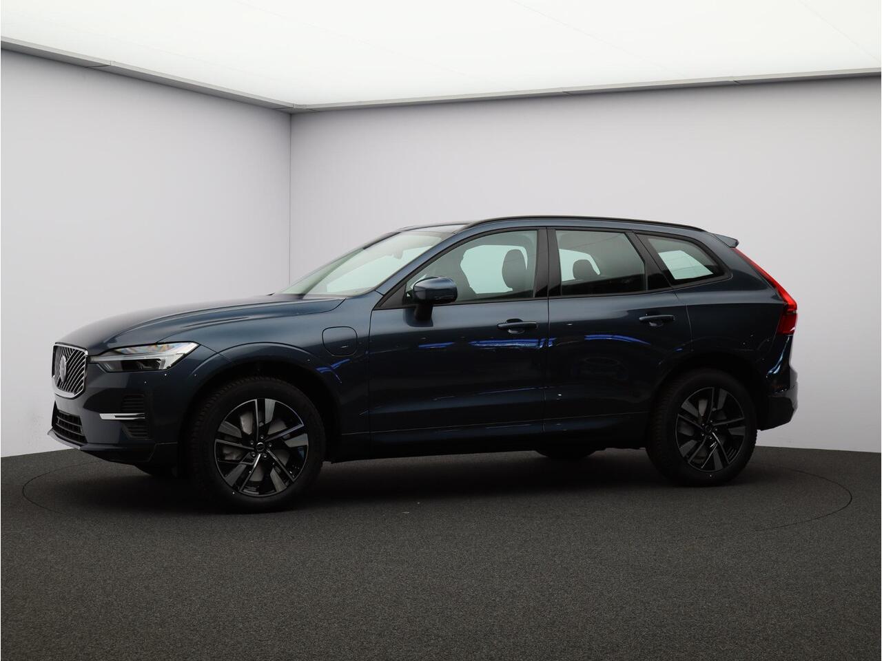 Volvo XC60 2.0 T6 Plug-in hybrid AWD Essential / Adaptive Cruise / Stoel+Stuurverwarming / 19" Wielen / All-Seasonbanden / BLIS / Pilot Assist / Parkeersensoren Voor+Achter /