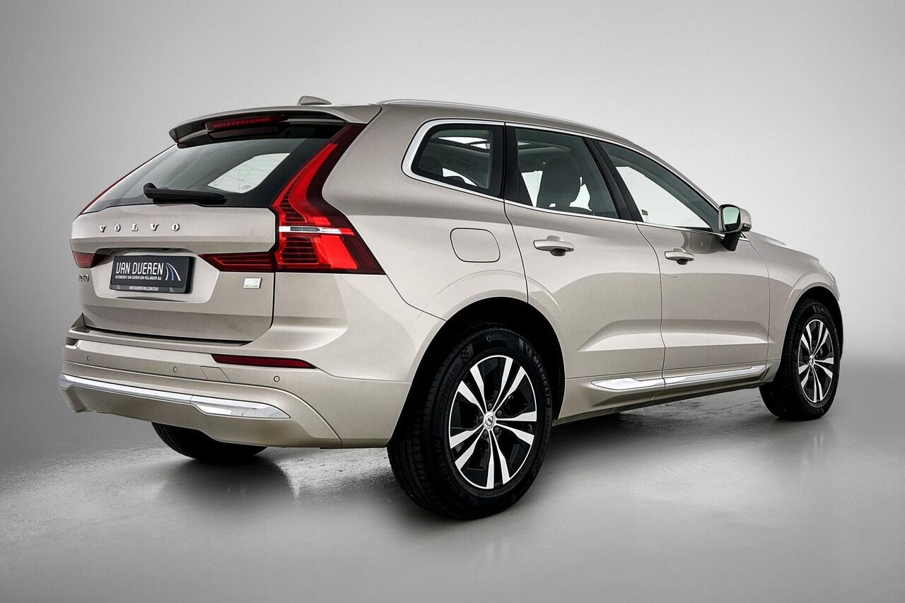 Volvo XC60 2.0 T6 Plug-in hybrid AWD Core Bright Pano, Carplay