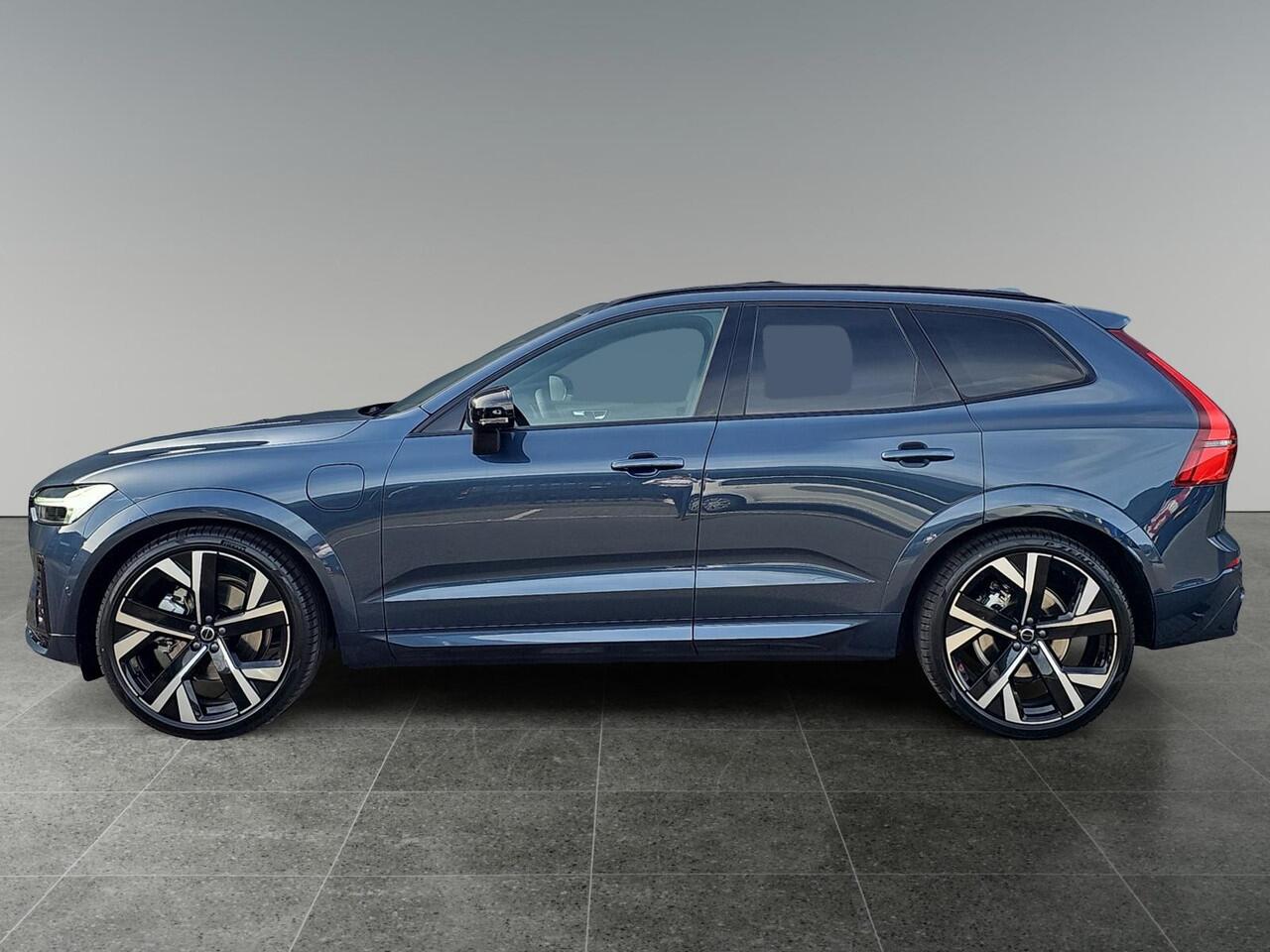 Volvo XC60 2.0 T6 Plug-in hybrid AWD Plus Black Edition | Luchtvering | 22-inch wielen | Panorama dak | Sportstoelen|