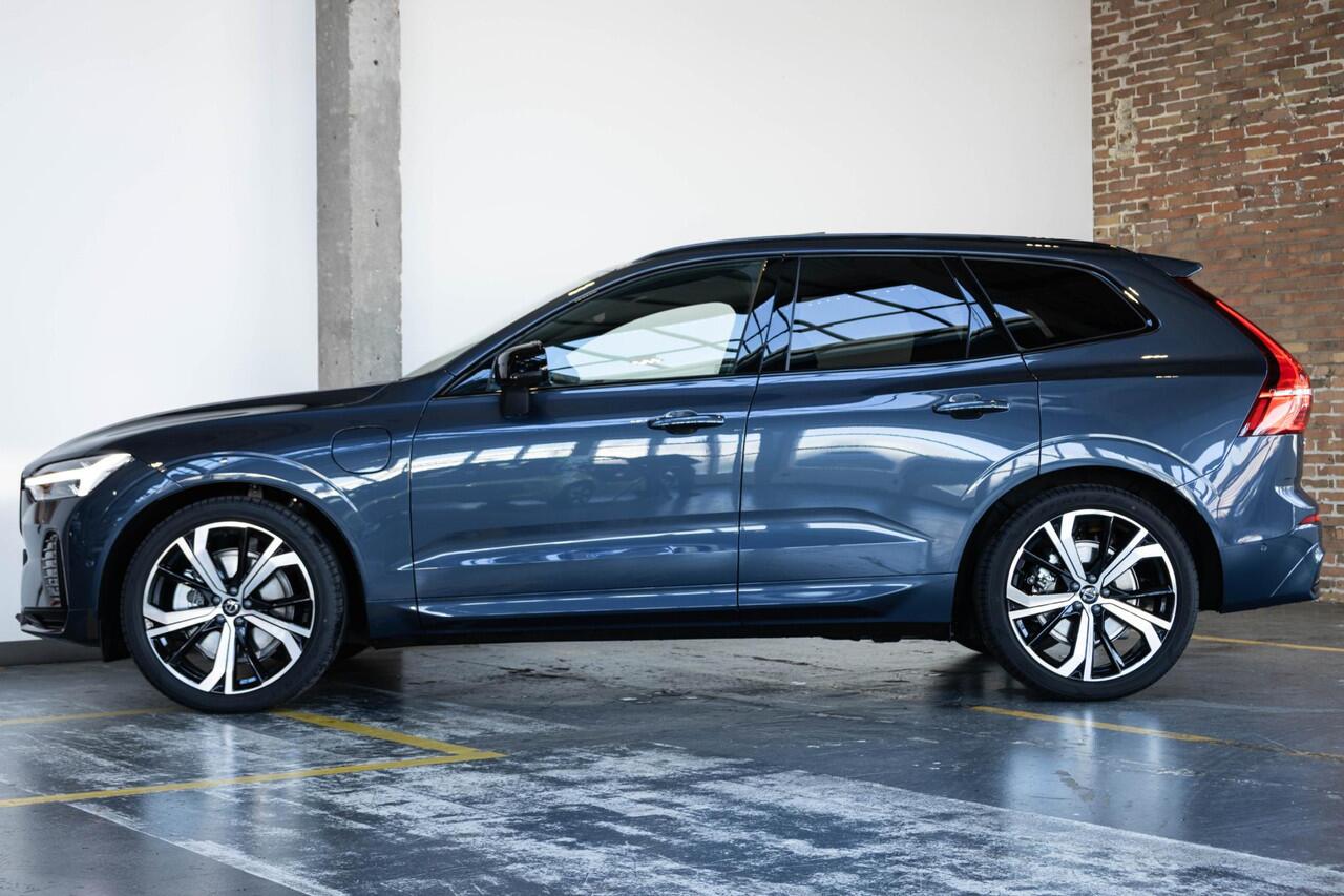 Volvo XC60 T6 Automaat Plug-in hybrid AWD Ultra Dark | Elektrisch panoramadak | Luchtvering | Premium audio by Bowers & Wilkins | Verwarmbare voorstoelen en achterbank | Verwarmbaar stuurwiel | Head-up display | Apple carplay/Android auto | Rondomzicht camera |
