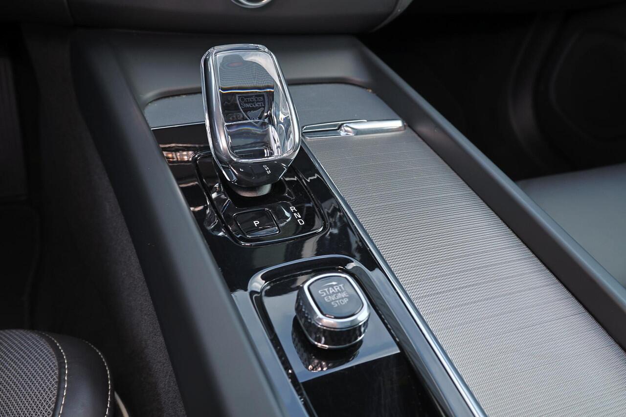 Volvo XC60 T8 Recharge AWD Polestar Engineered - Panorama/schuifdak - IntelliSafe Assist & Surround - 360º Camera - Harman/Kardon audio - Adaptieve LED koplampen - Verwarmde voorstoelen, stuur & achterbank - Parkeersensoren voor & achter - Elektr. bedienb. voorstoel