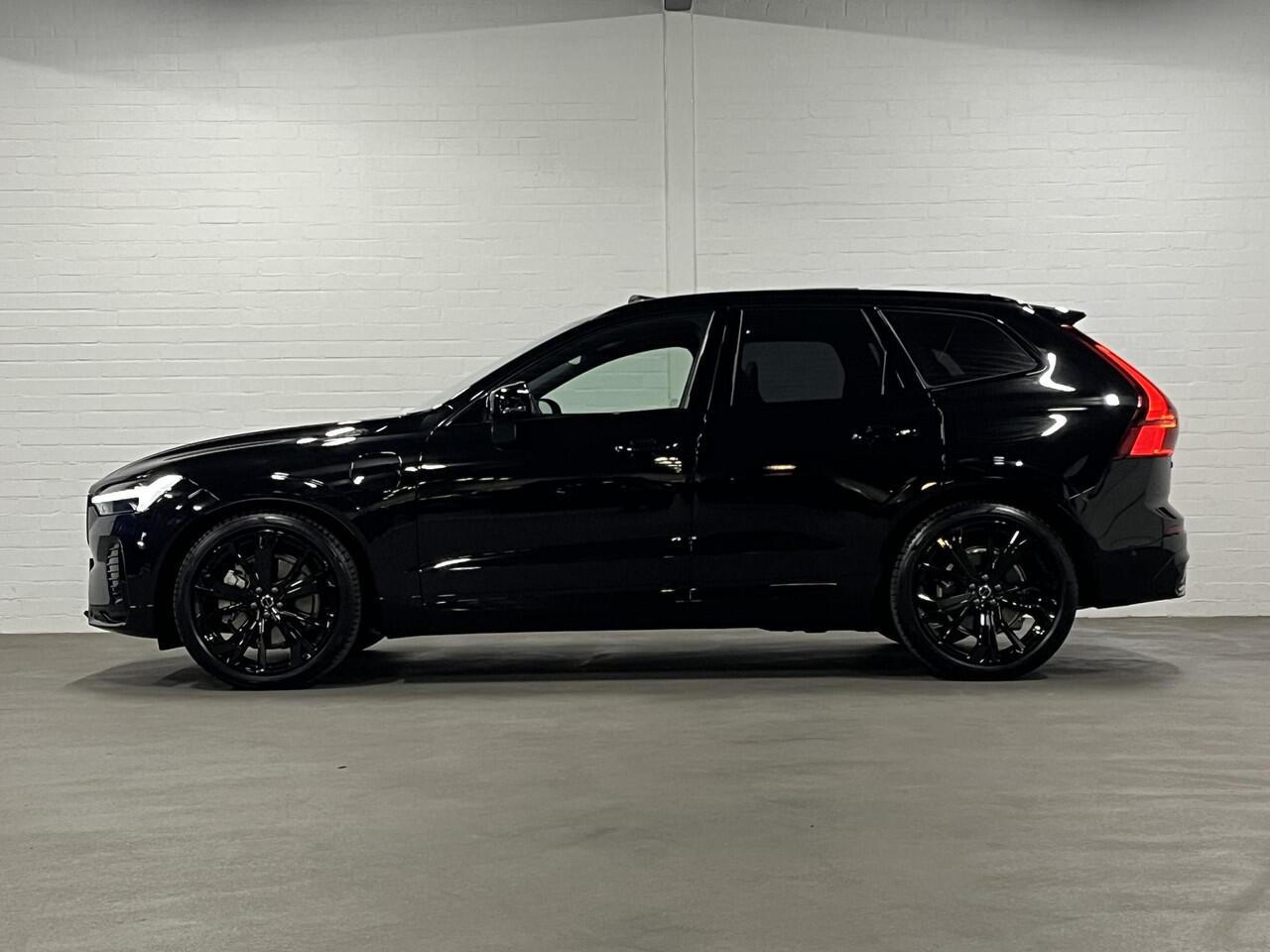 Volvo XC60 2.0 T8 Plug-in hybrid Ultra Black Edition *455Pk* | Luchtvering | Open dak | Massage | Bowers & Wilkins | Trekhaak | Adapt. cruise control