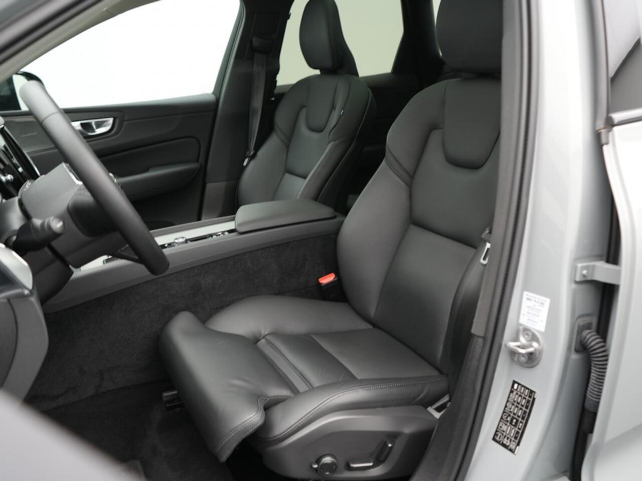 Volvo XC60 2.0 T8 Plug-in hybrid AWD Plus Dark Panoramadak