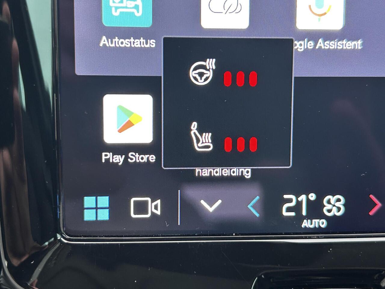 Volvo XC60 2.0 T6 Plug-in hybrid AWD Ultra Dark Panorama dak, 360Gr Parkeer Camera, Verwarmde stoelen+Stuur, Harman-Kardon Premium Sound, Electr. verstelbare voorstoelen, Trekhaak semi electrisch