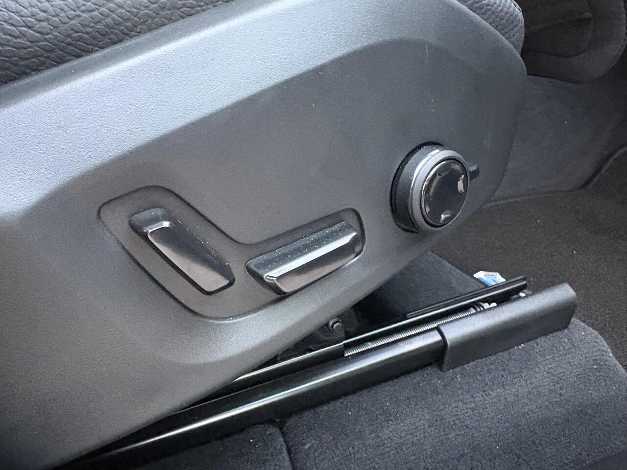 Volvo XC60 T6 Plug-in hybrid AWD Ultra Dark | Harman/Kardon | stoel/stuurverwarming | 360 camera | trekhaak |