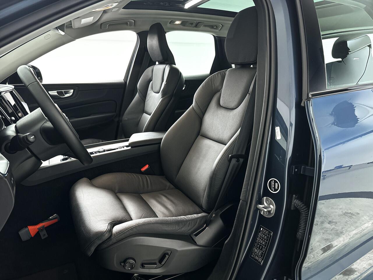 Volvo XC60 T6 Plug-in hybrid AWD Plus Dark | Panoramadak | 360° camera | Stoel- en Stuurverwarming | Trekhaak